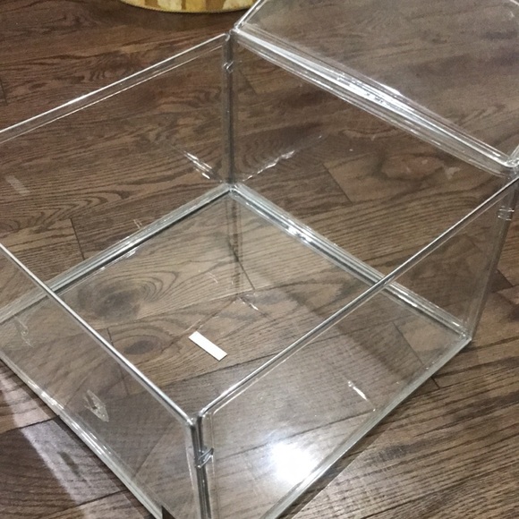 Clear hat box (hat box is not included) great for displaying in closet! - Picture 6 of 12